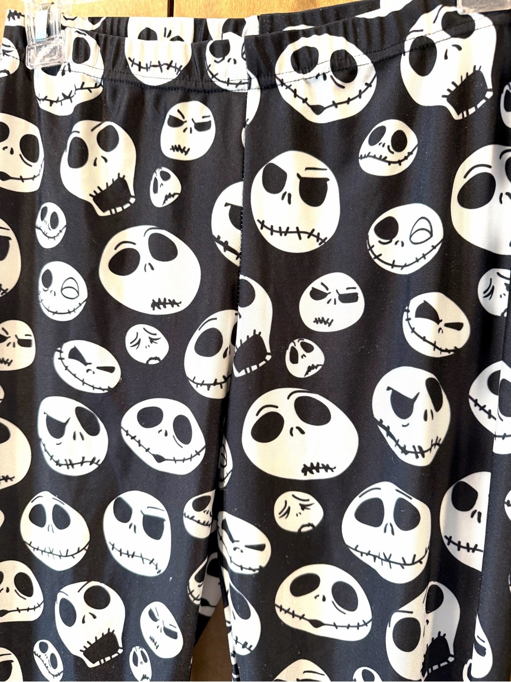 Online Legging Store Black & White Skull Face Print Leggings 1x-2x - Picture 2 of 4